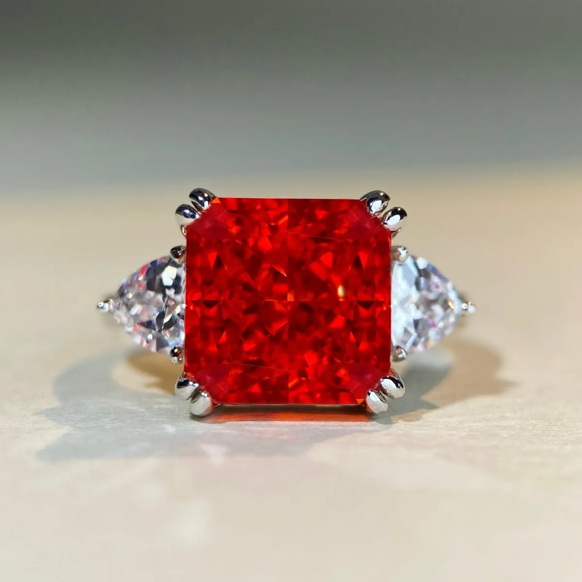 

PT950 Platinum Ring - Women's Red Gemstone Radiant Cut Engagement Ring