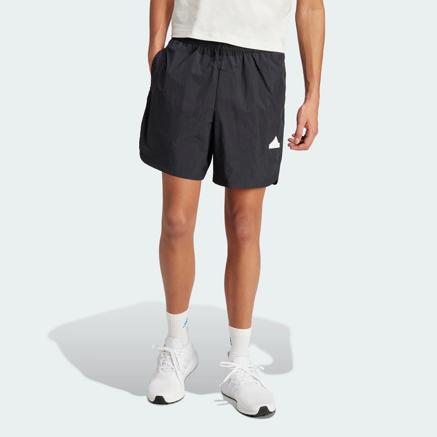 

Официальные мужские летние спортивные повседневные шорты Adidas M CE Q2 SHO IN3703