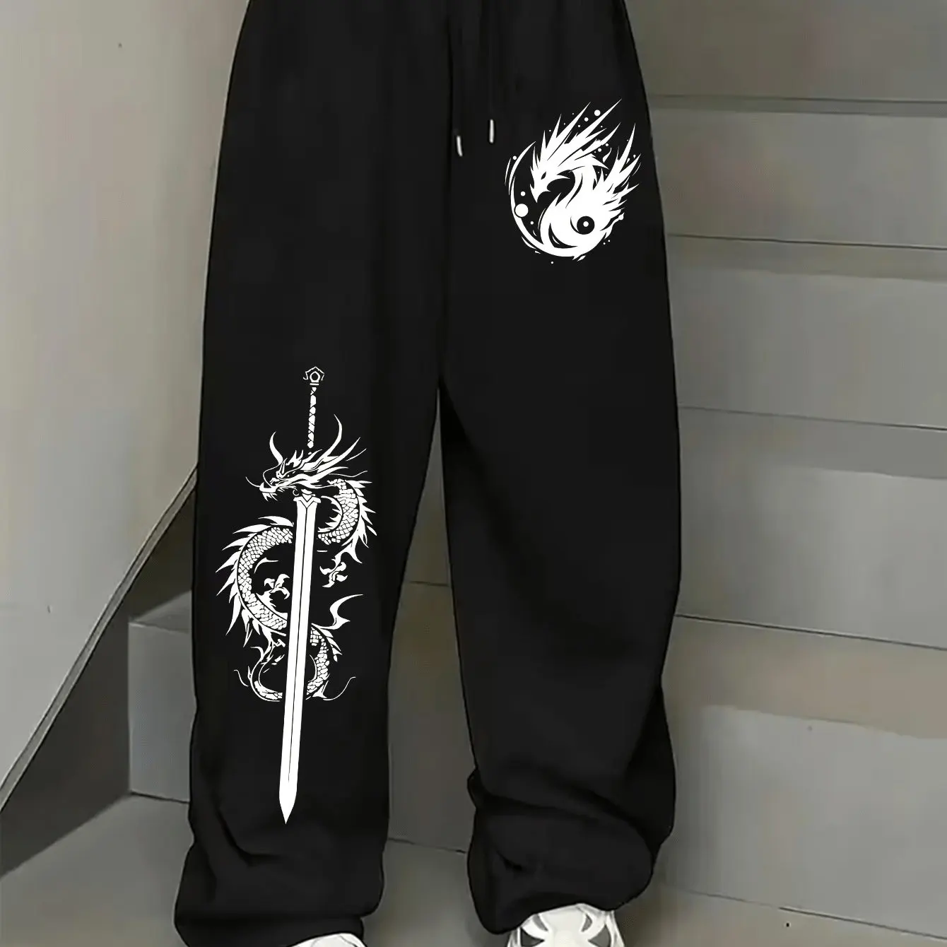 

Модные брюки Xuan Long с изображением меча и символами Инь-Ян, подчеркивающие индивидуальность и стиль, унисекс