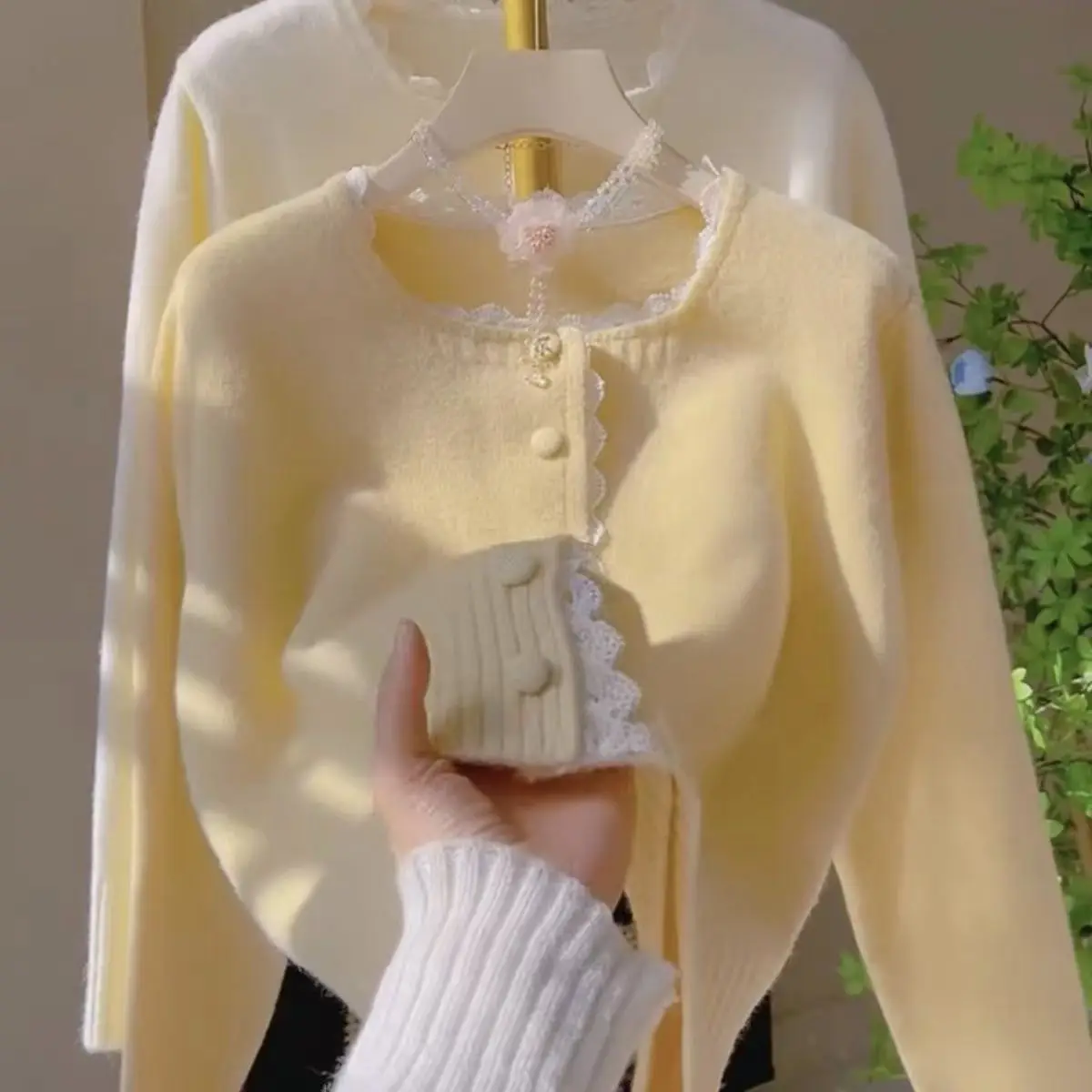 2025 Primavera Nuovo maglione cardigan in pizzo Giacca lavorata a maglia da donna stile versatile Cappotto maglione lavorato a maglia monopetto moda autunnale