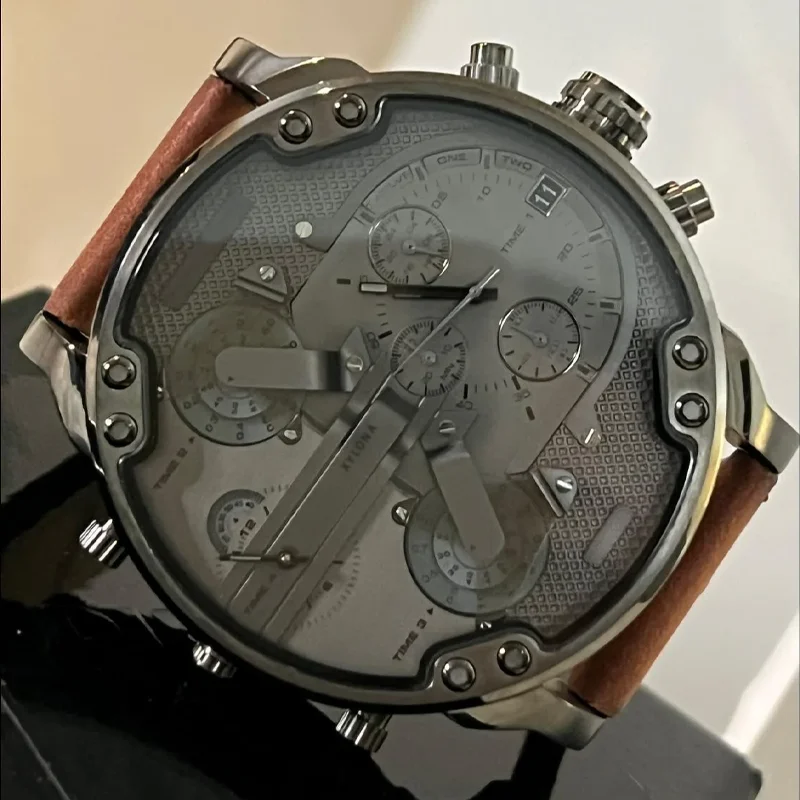 

High-end Multi-functional Four-time Zone Stainless Steel Quartz Wristwatch for Men, Leather Watch