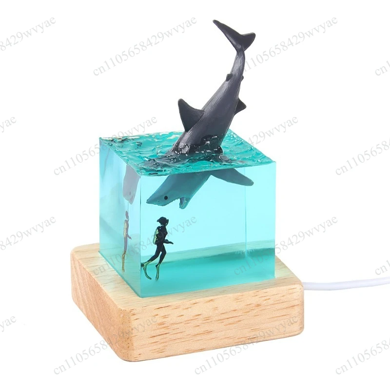Ocean Whale Resin Diorama Night Light, Trendy Desktop Ornament for Birthday Housewarming Home Living Room Decor Gift