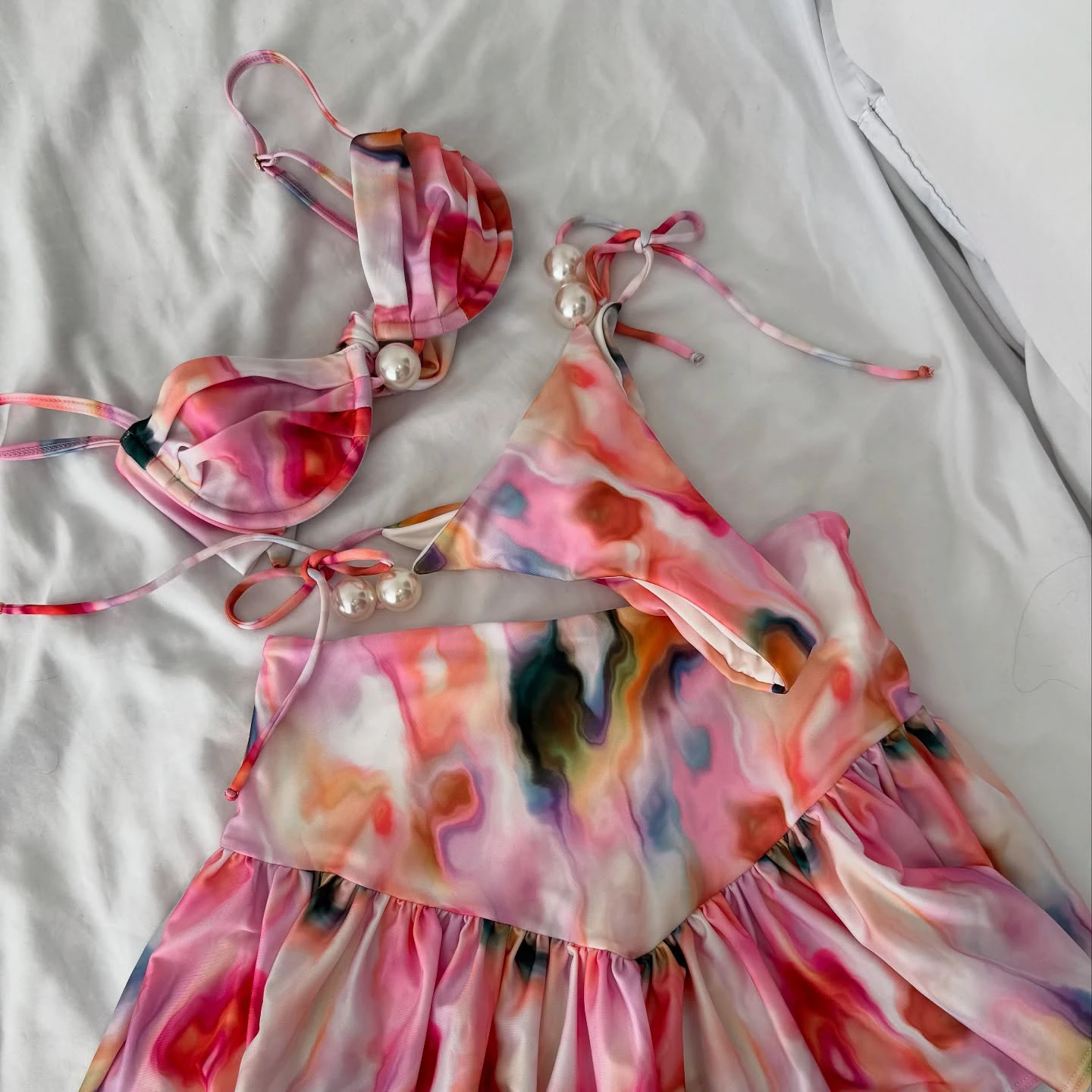 

Новый комплект из 3 предметов: сексуальный купальник-бикини с жемчугом, женский купальный костюм с цветочным принтом, мини-юбка, пуш-ап, пляжная одежда, боди