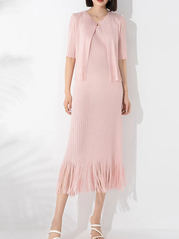 Fashionable pleated temperament oversized cardigan tassel top outer drape and inner drawstring dress two-piece set[20230306]