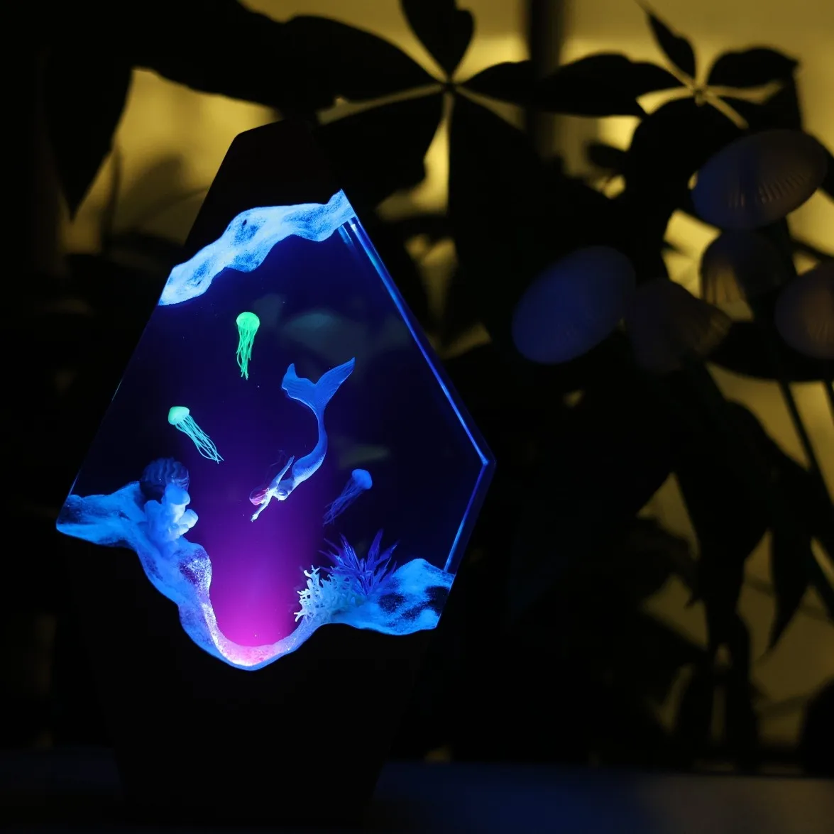 Mermaid Jellyfish Roaming Atmosphere Light Resin Solid Wood Ocean Remote Control Resin Underwater Exploration Light