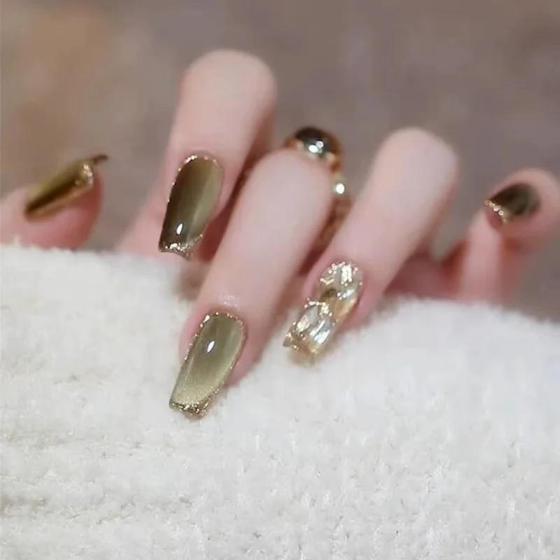 

Maillard Wears High-end Medium and Long Pure Handmade Exquisite Cat Eye Manicure. Custom Products