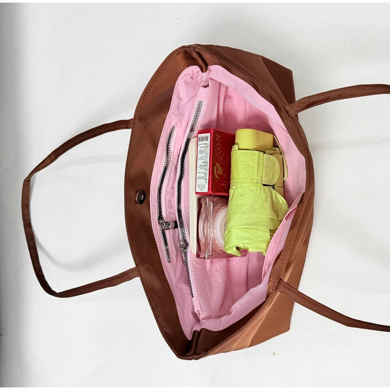 Minimalistische Nylon-Umhängetasche mit passender Handtasche, leichte, vielseitige Damen-Unterarmtasche, einfarbige Alltagstasche – Detail 3