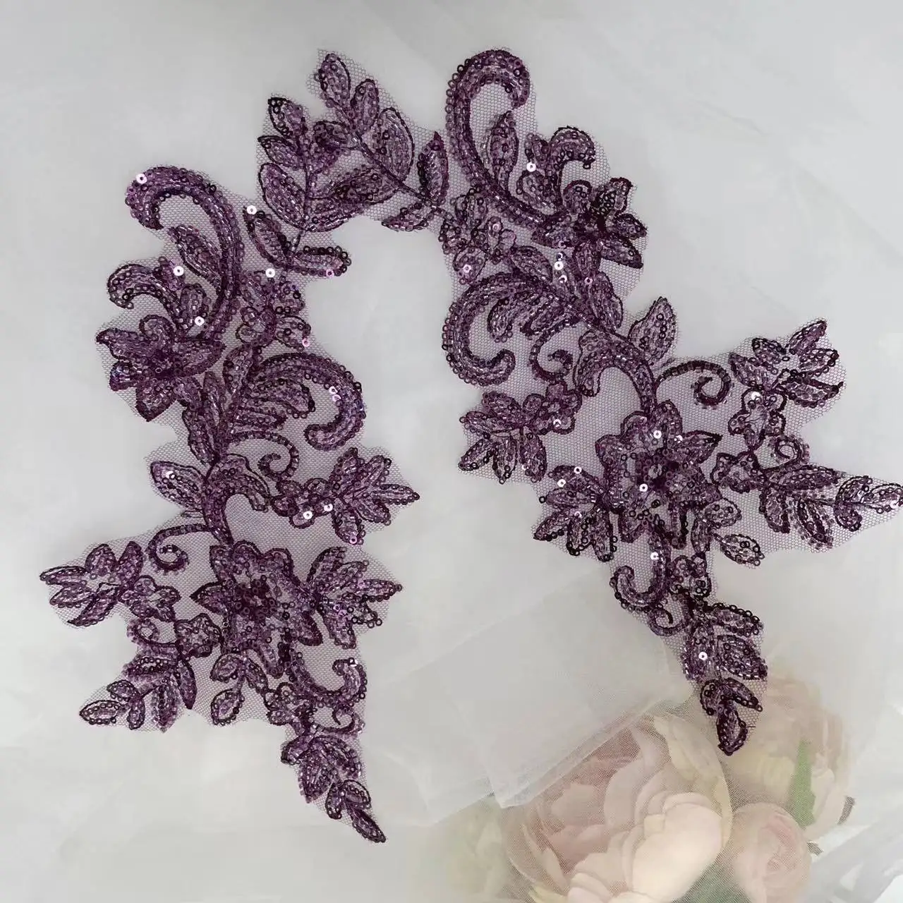 10 Stück/2 Stück. Bestickte Spitze mit mehrfarbigen Perlen, elegantes Hochzeitskleid, funkelnd und glänzend, DIY-Nähdekoration für Kleidung. – Detail 7