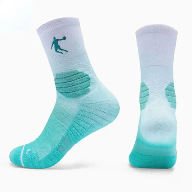 QIAODAN Kaus Kaki Katun untuk Pria 2025 Kaus Kaki Fashion Atletik Lari Kualitas Tinggi Sejuk Basket Musim Dingin Baru XWF35231805