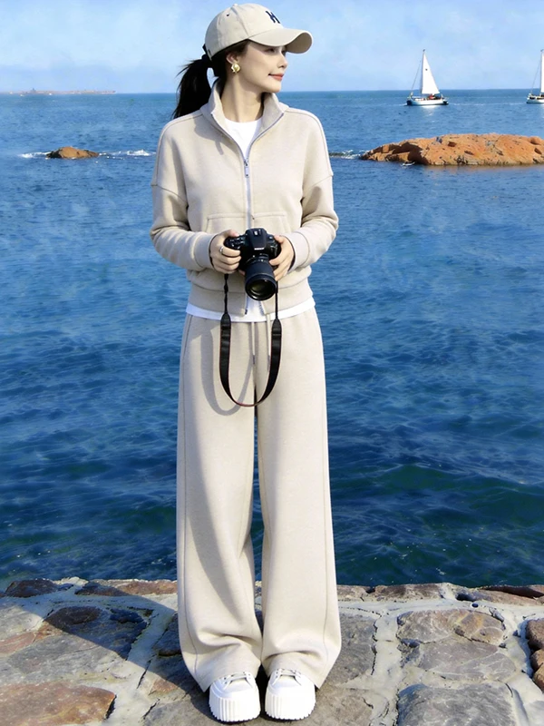 

Модный спортивный женский комплект-двойка Весна 2026: Удобный топ с длинным рукавом и широкие брюки с высокой талией, повседневный образ