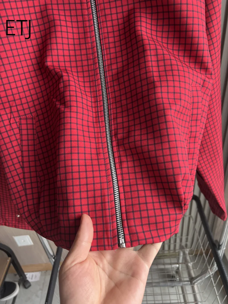 ETJ 2026 Damen Rote Karierte Harrington-Jacke, Kurz Geschnitten, Oversized, Stehkragen, Reißverschluss, Racer-Mantel, Vintage-Gittermuster, Streetwear-Oberbekleidung – Detail 8