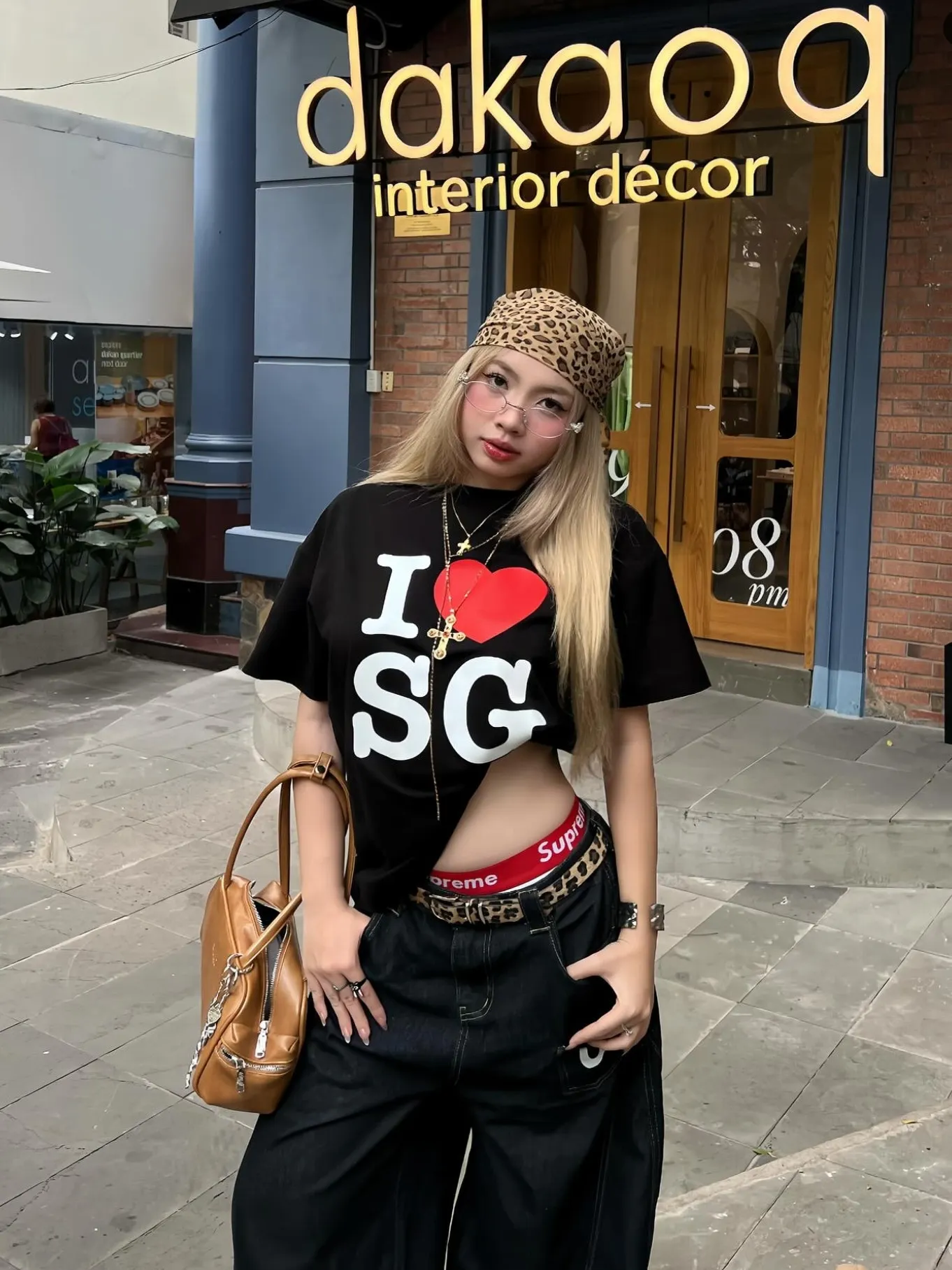 

Футболка I Heart SG Love, черная повседневная футболка, топ для путешествий по Сингапуру, футболка с графическим принтом City Pride, уличная одежда с ярким белым принтом