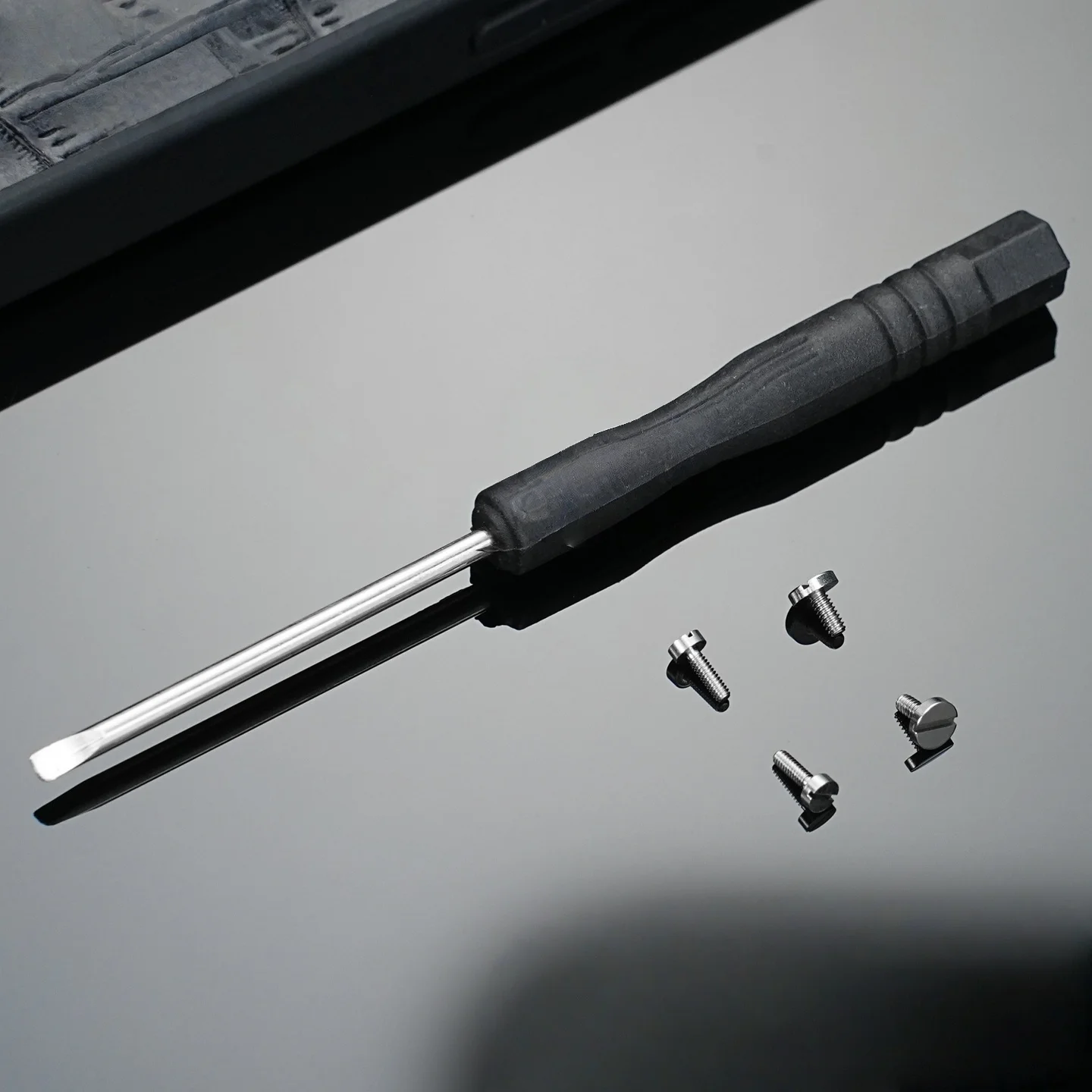 ملحقات برغي الساعة مناسبة لمسامير الغطاء الخلفي لساعة Audemars Piguet AP، ومسامير الساعة ذات الغطاء السفلي، وأجزاء الإصلاح