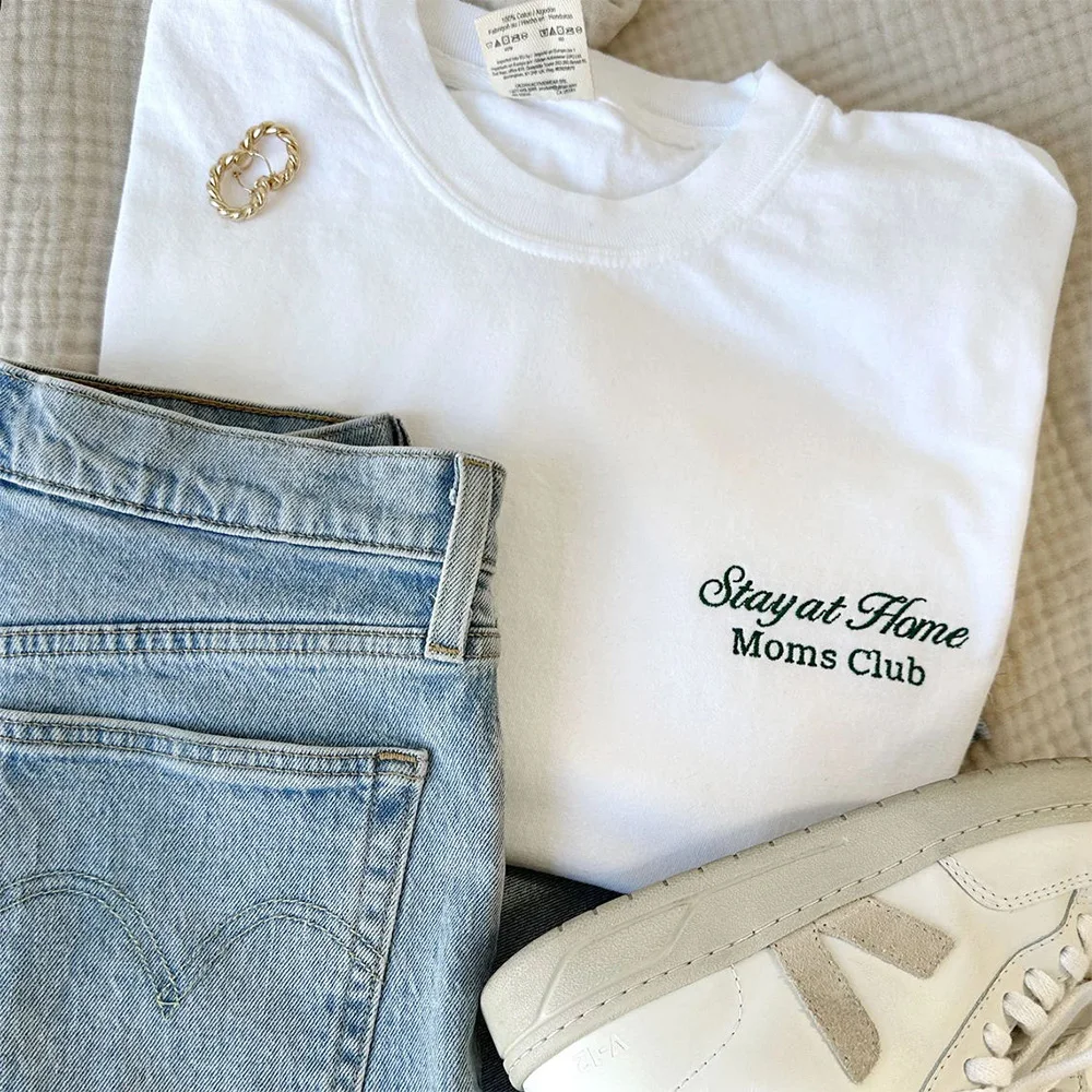 להישאר בבית אמהות מועדון אמהות אמהות מצחיקות רקומים לבן שרוול קצר חולצות כותנה רופפים מזדמנים