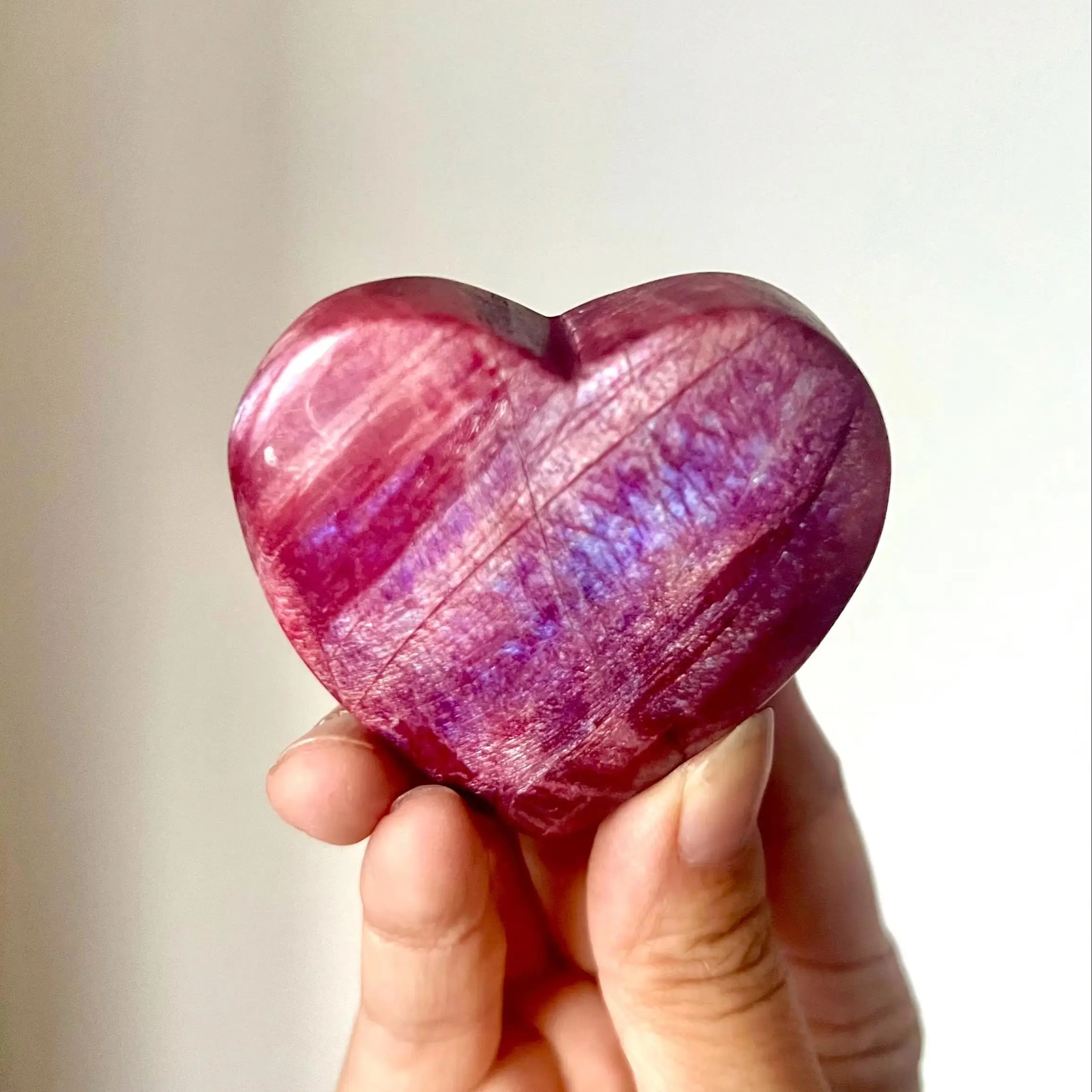Artificial Red Moonstone Heart-shape Carving, Polished Healing Crystal Ornament, Home Decor Meditation Energy Stone Gift