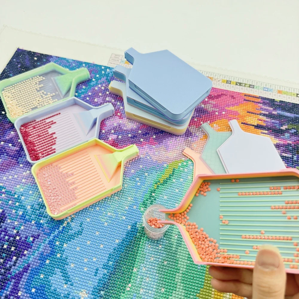 New Large Diamond Painting Tray Storage Box With Y-Shaped Corrector, Suitable For 5d Diamond Painting Accessories And Tools. view 4