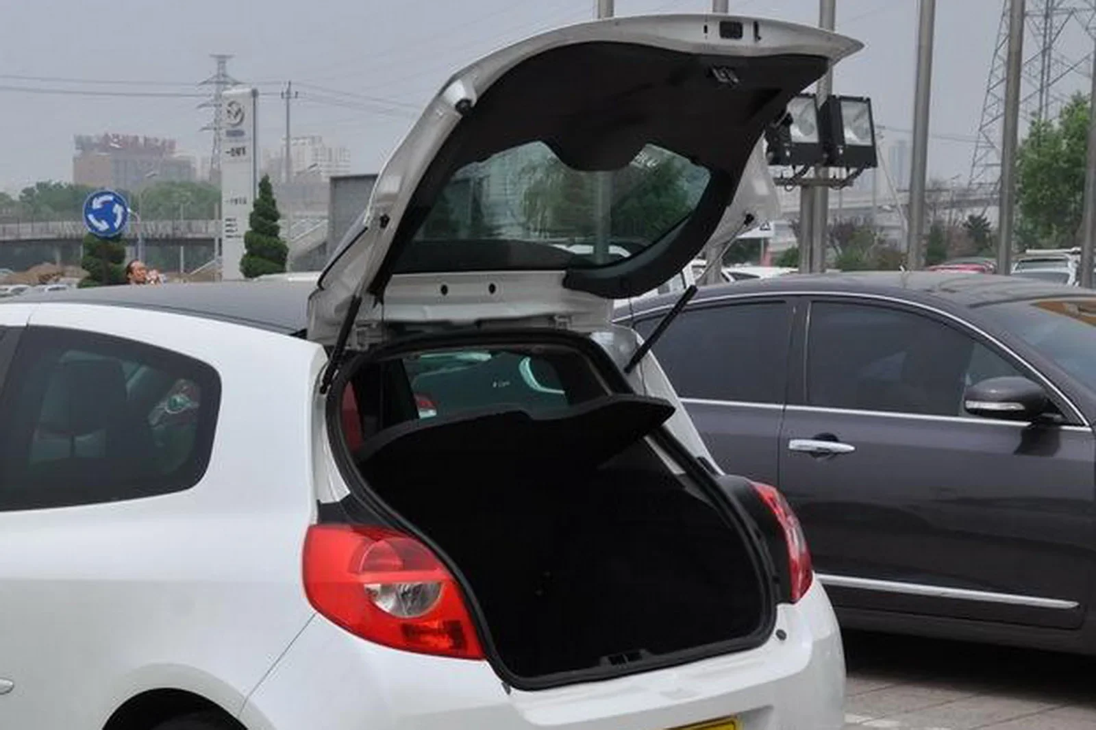 Dla Renault Clio MK2 Hatchback 1998-05 Podpory gazowe tylnej klapy bagażnika UK — zdjęcie 6
