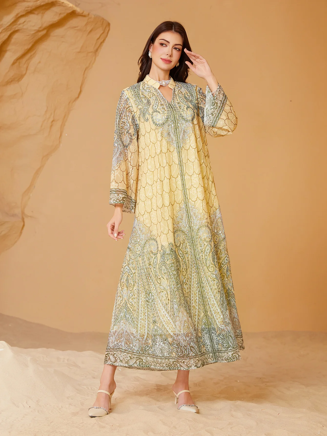 Middle East Ramadan Saudi Arabia Muslim Women's Robe Embroidered Cloth Printed Hot Diamond Women's Long Dress Abaya