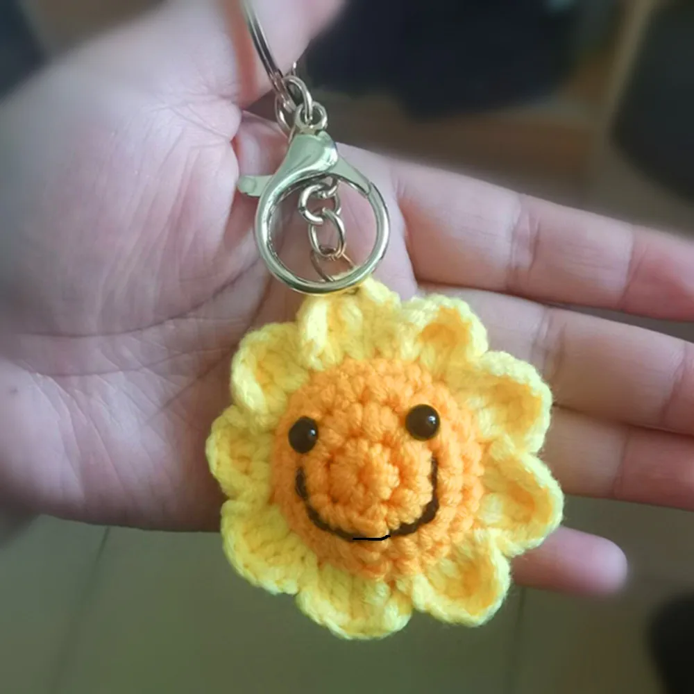 

Креативный вязаный брелок-подвеска в виде подсолнуха ручной работы для женщин, милый крючком связаный цветок, аксессуар для сумки или автомобиля, подарок