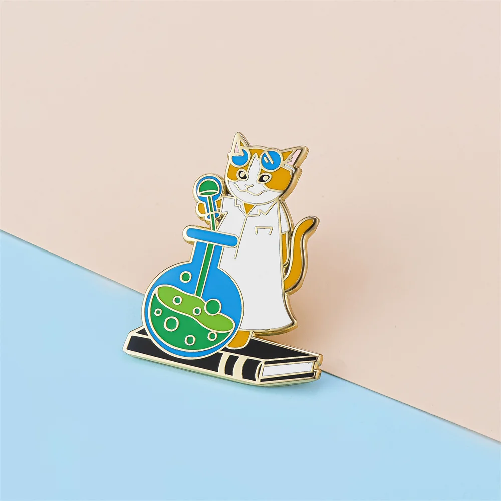 Harong New Cat Scientist Enamel Brooch Exquisite Interesting Chemistry Lab Animal Doctor Lapel Badge Collection Metal Pin