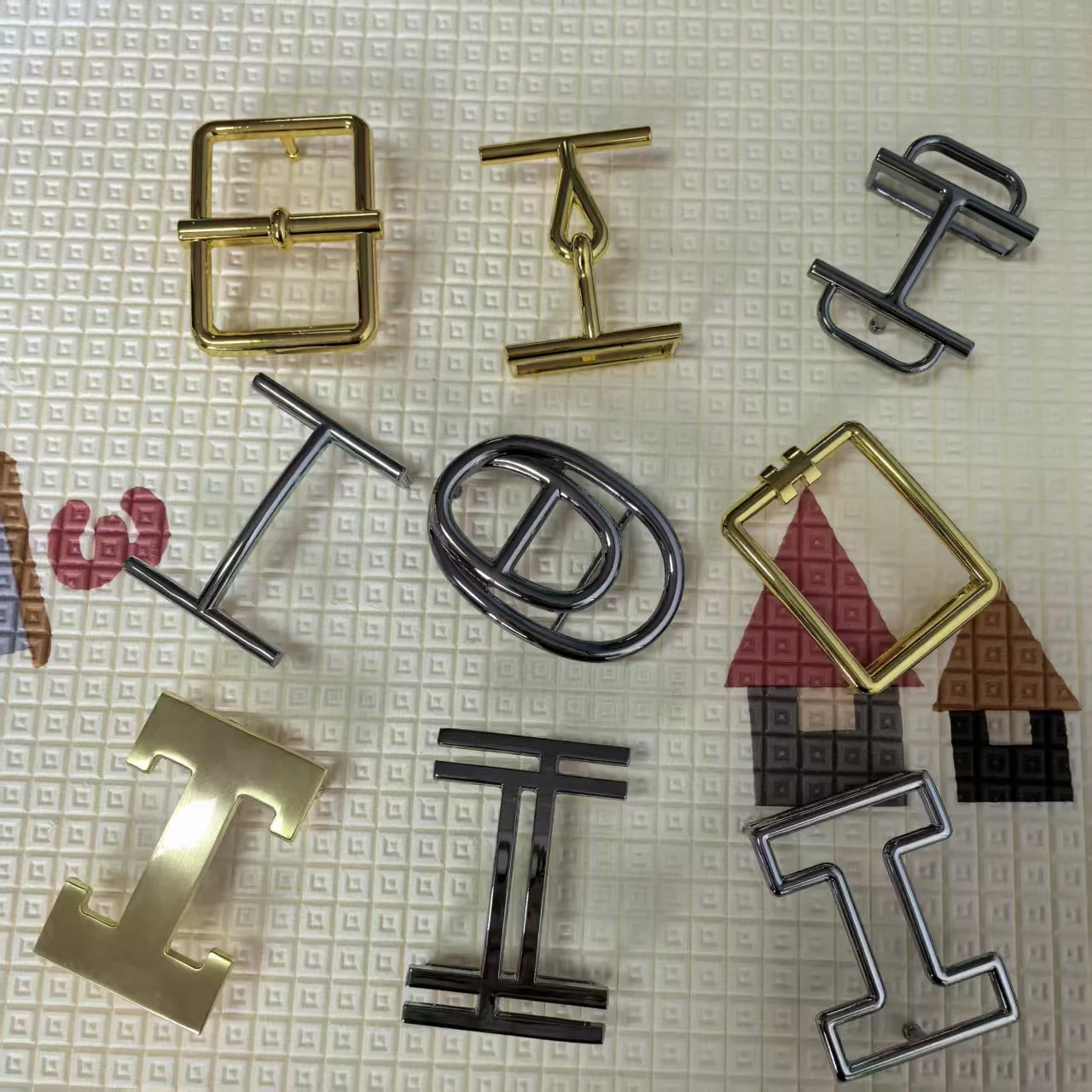 

Matching 3.7-4cm Perforated Belt Buckle High Quality Metal Buckle