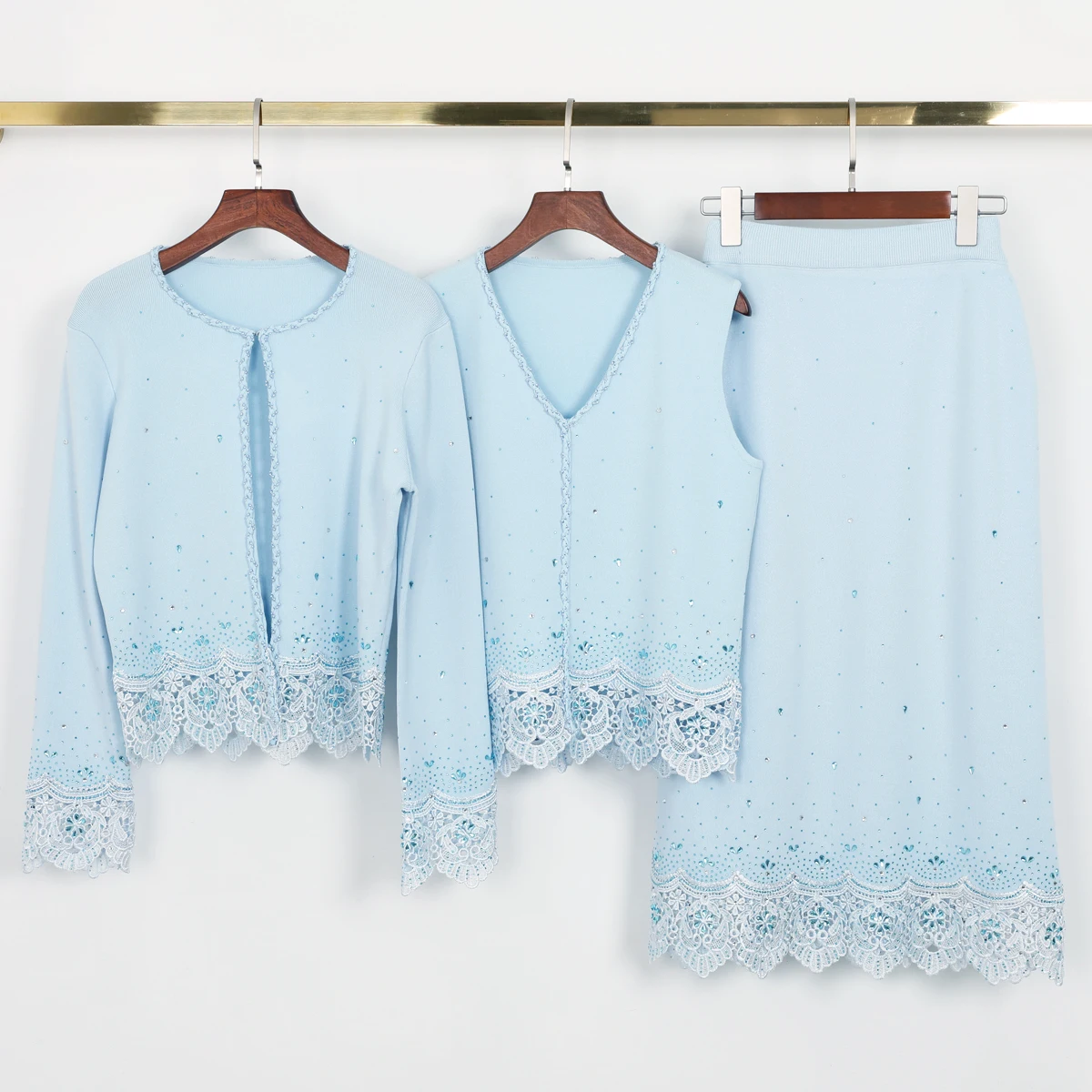 26103 Hochwertiges Frühjahr/Sommer-Set im neuen Stil: Luxuriöser Stretch-Strick mit Hot-Diamond-Spitze, Cardigan + Tanktop + Rock für Damen