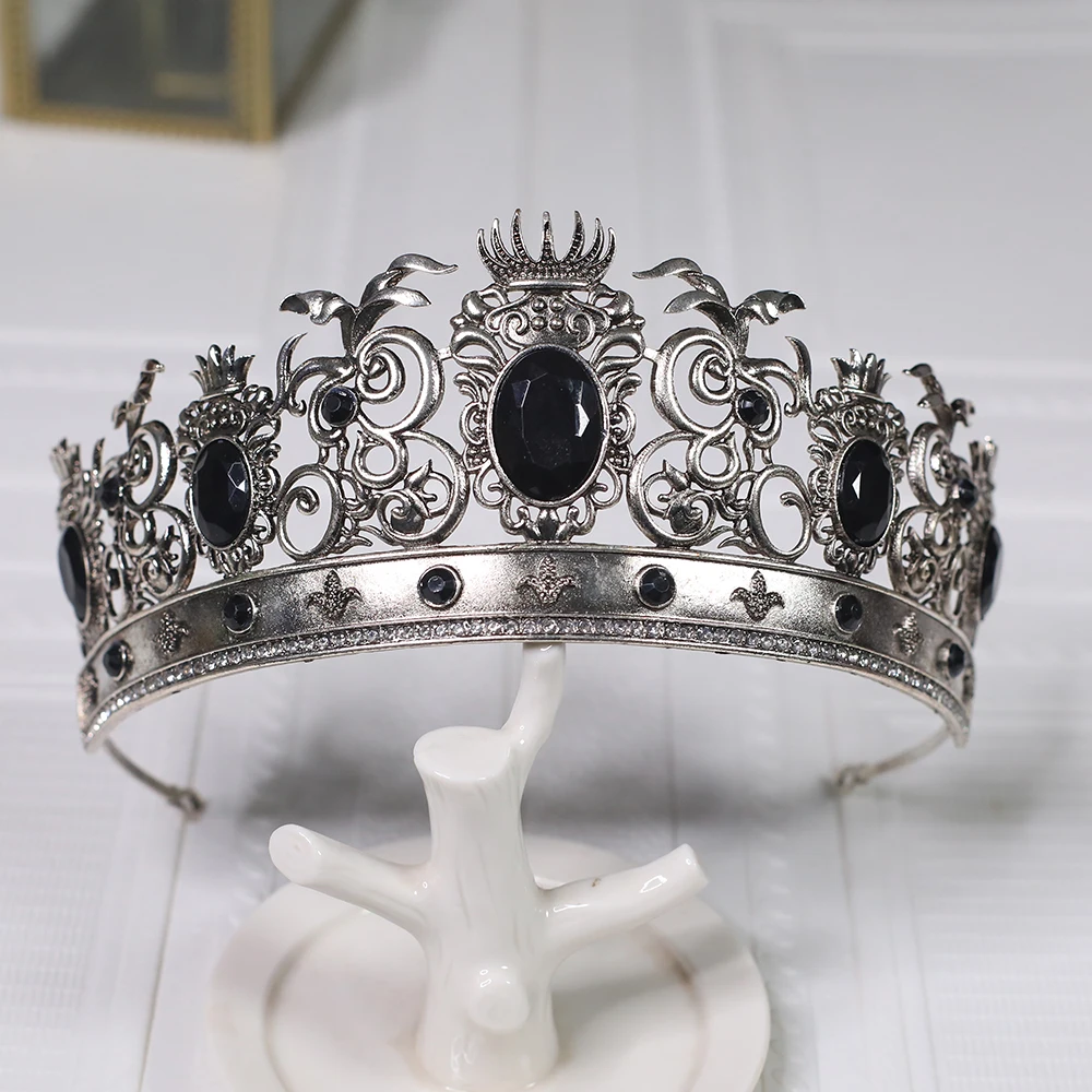 Retro palace style crown set with black and red gemstones, suitable for women to wear as a party, wedding, and birthday crown