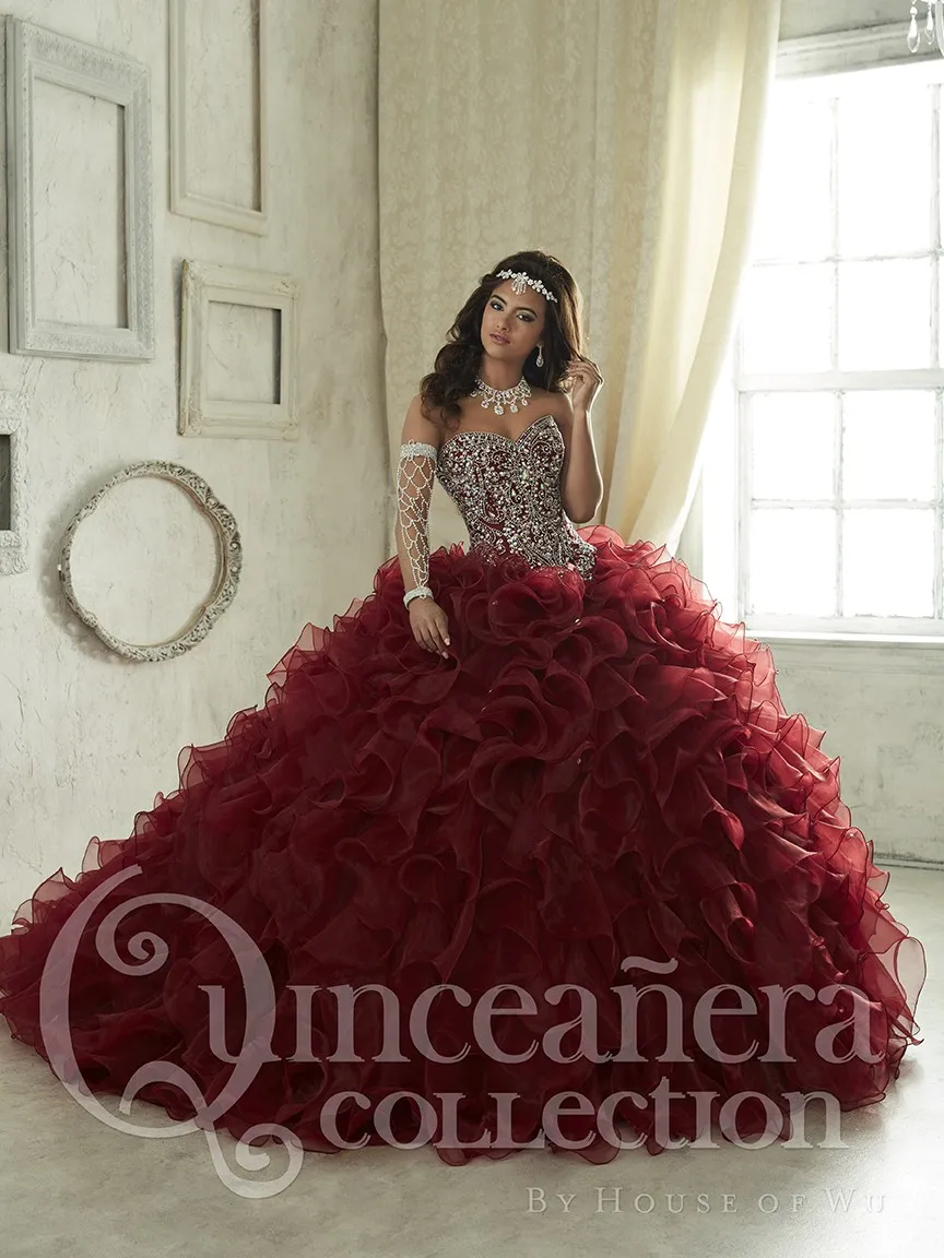 2022 Burgundy Quinceanera Dresses Ball Gown Sweetheart Beaded Crystal Ruffles Sweet 16 Dress Vestidos De 15 Anos Party Gown