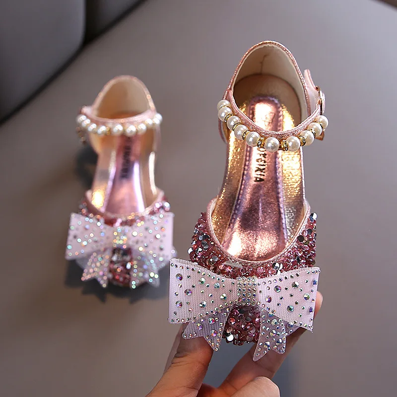 Zapatos infantiles de verano para niñas, sandalias a la moda con lentejuelas y lazo de diamantes de imitación, zapatos de princesa para niñas, fondo suave