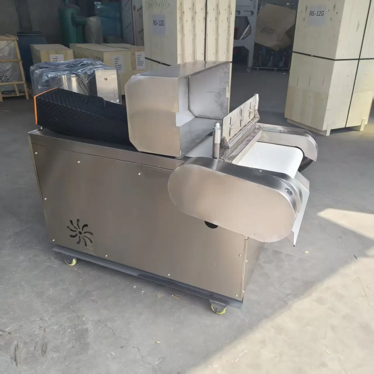 Automatic fruit piercing machine, freeze-dried fruit processing machine, candy fruit processing machine