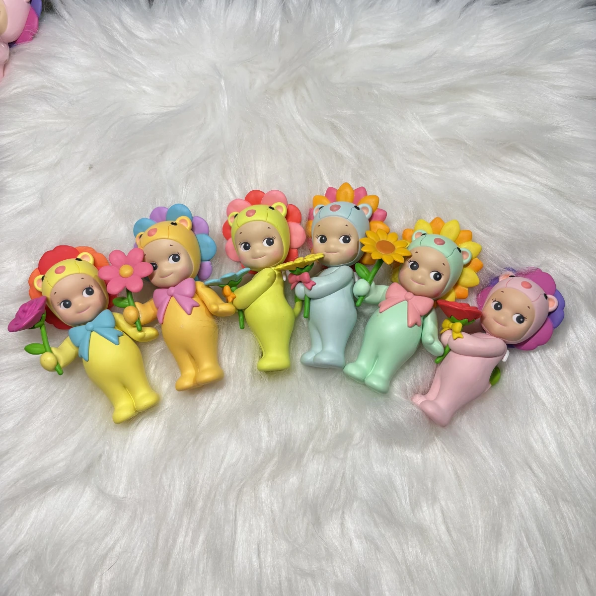 

Мини-фигурка Sonny Angel, серия «Цветочный подарок», ангел в костюме льва, подсолнух, без коробки, без упаковки, SAS65843