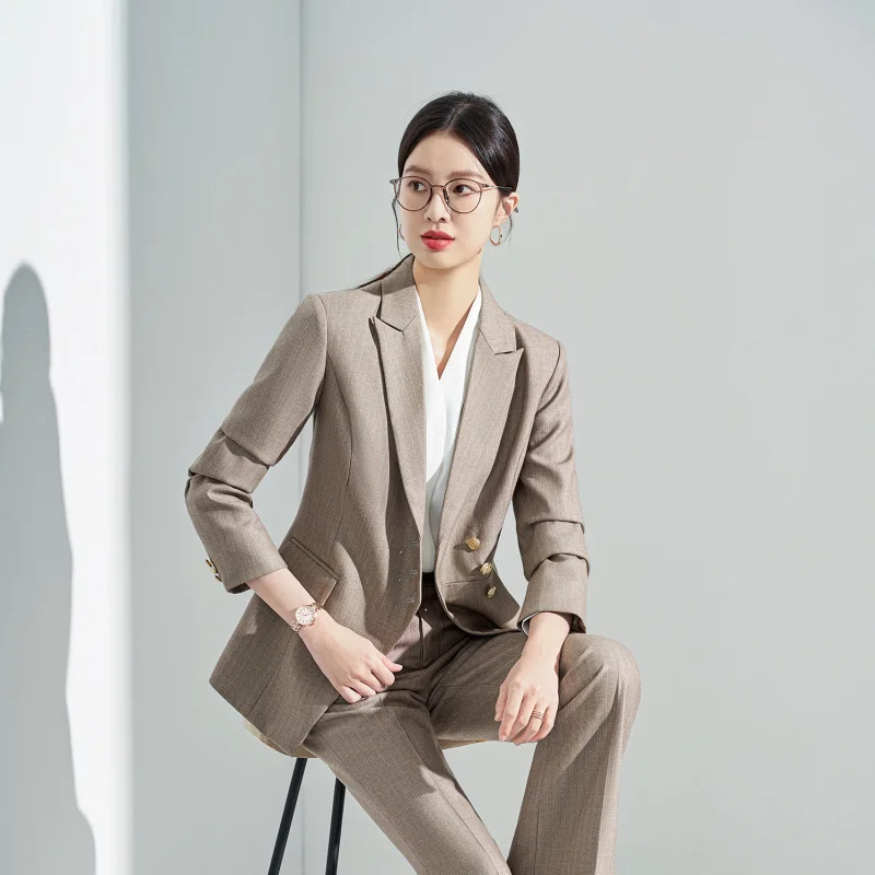 

Профессиональный женский костюм цвета хаки, осенняя коллекция 2025 года. Новый стильный деловой пиджак для невысоких женщин, для работы и поездок на работу.