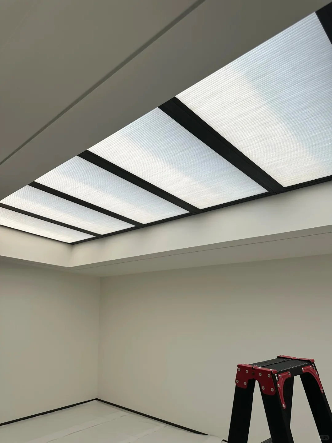 Custom Size Motorized Skylight Honeycomb Blinds Tuya Smart Full Blackout Fabric Electric Cellular Shades for Skylight Roof
