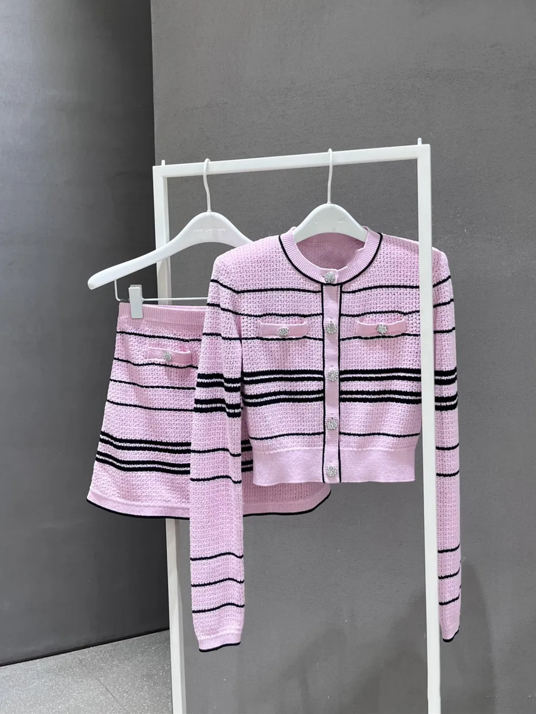 High-End Version Sweet Pink Striped Fashion Slimming round Neck Knitted Cardigan Skirt Set European Style Student Work Uniform