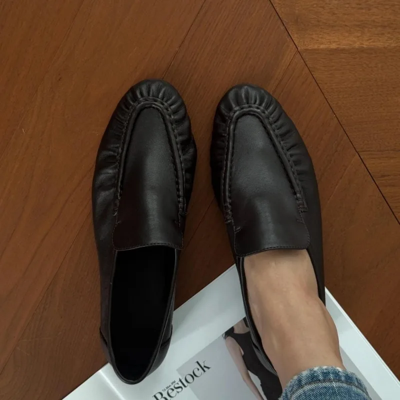 Commuting is fashionable and elegant women dress shoesRound head folds loafers for women office shoes for women Cosy Soft