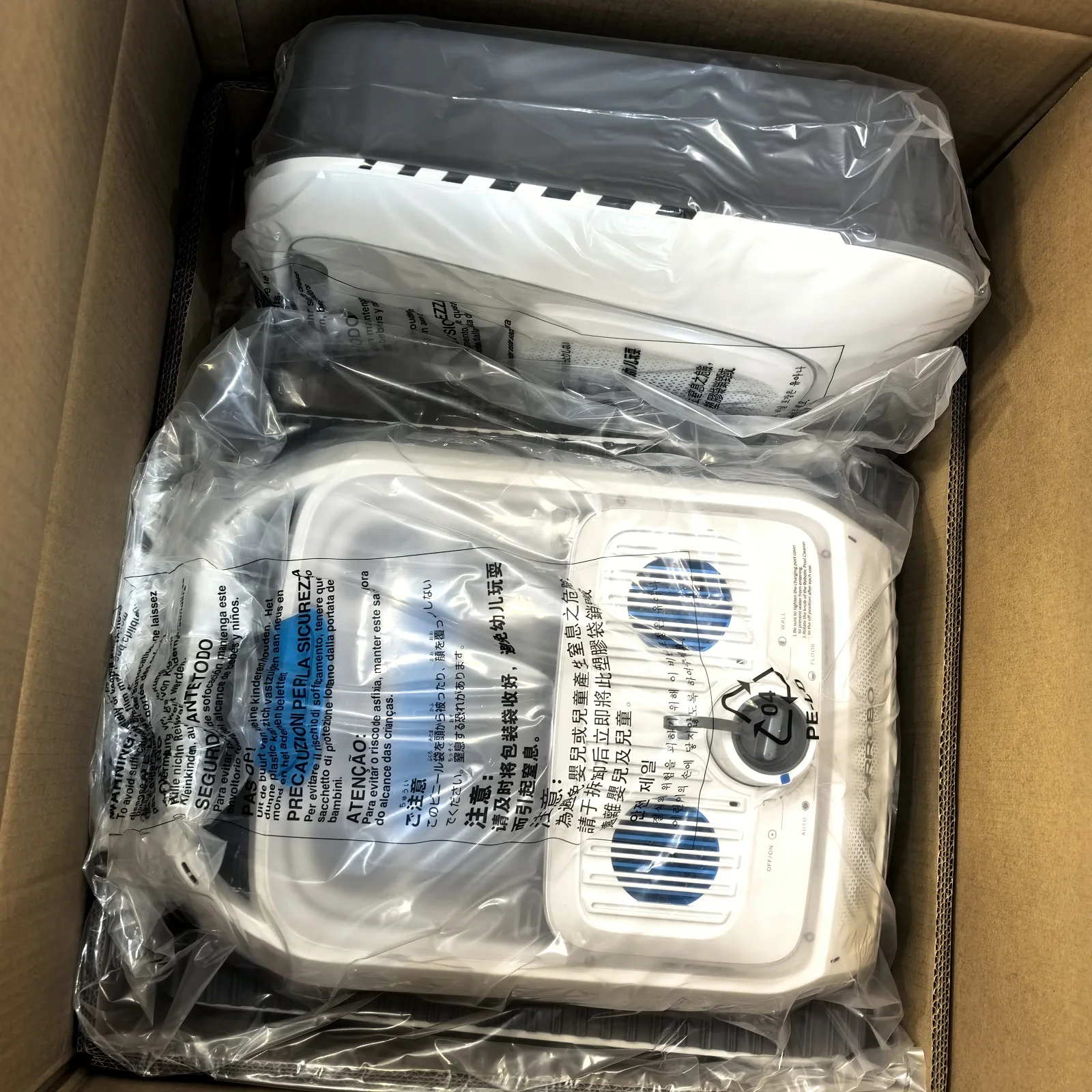 AIRROBO Wireless APP Remote Control Automatic Swimming Pool Robot Cleaning Wall Climbing Smart Robot Vaccum Cleaner for Pool