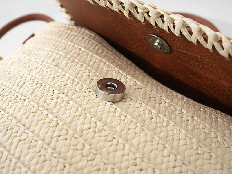 2025 المرأة الفاخرة اليدوية المنسوجة القش المرقعة السرج Crossbody حقائب كتف الصيف حقيبة ساعي الشاطئ الاتجاه حقائب السفر