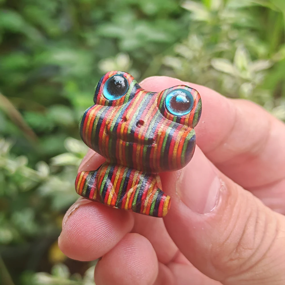 1.1 Inch Wooden Frog Ornament, Hand-Carved, Animal Style, Suitable for Desktop Decorations, Holiday Decorations, Gifts for Friends, Christmas Decorations, Bedroom, Centerpiece Decoration, Study Room