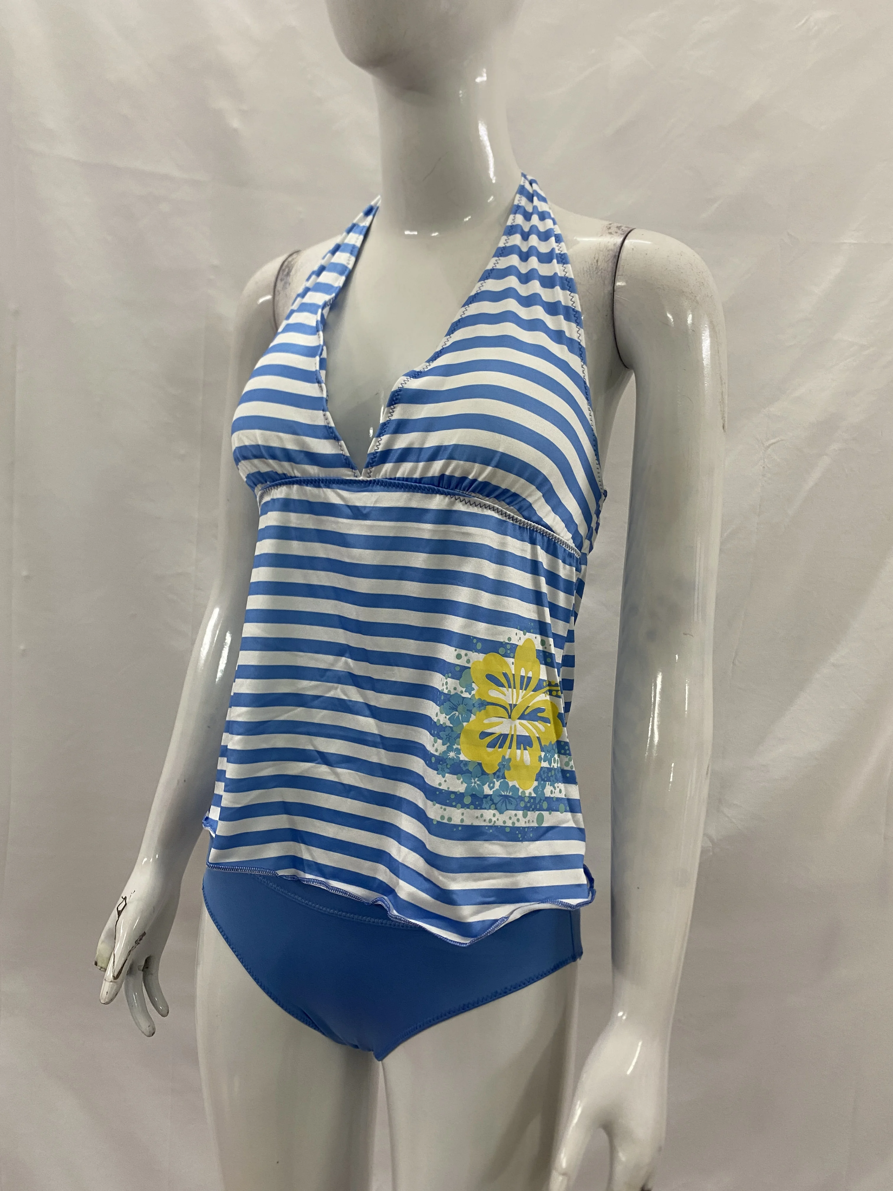 2026 Neuer Sommer Y2K Sexy Neckholder, rückenfreies, schmal geschnittenes gestreiftes Set, Strandurlaub Party, Spicy Girl, Modetrend-Outfit – Detail 11