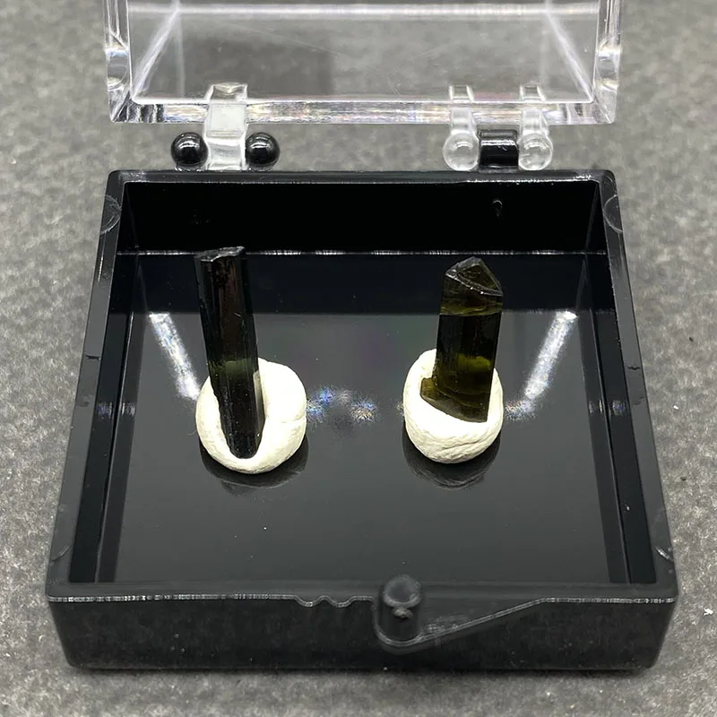 

100% натуральный необработанный зеленый нефрит, минеральный образец, кристалл драгоценного камня + размер коробки: 35*35*35 мм