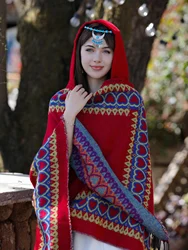 1 piece of women's heart patterned retro elegant cape for autumn and winter warmth and warmth