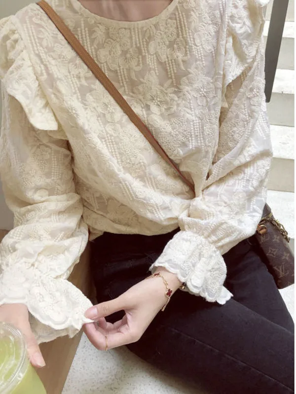 Fashionable Flare Sleeves Lace Top for Womens 2024 Fashion Spring and Autumn Season New Vintage Sweet Long sleeved Lace Top LTZH