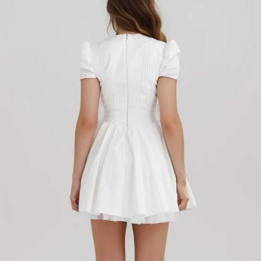 2024 seksowna biała sukienka z niska klatka gorsetem w stylu Mini sukienka krótki bufiasty rękaw kobiet marszczona plisowana suknia balowa