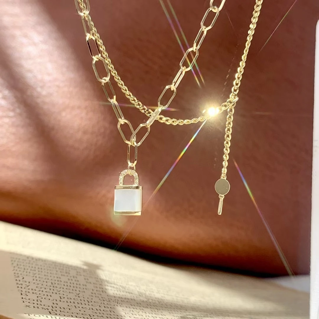 18K echt goud natuurlijke diamanten slotkop sleutelhanger Witte Fritillaria trend gewaagde tien ketting sleutel gezicht kan worden aangepast schrijven