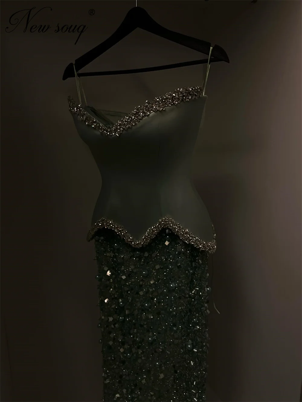 Salbeigrüne trägerlose Abendkleider Elegante Perlen Meerjungfrau Brautjungfer Abendkleid Vestidos De Gala Maßgeschneiderte Dubai Partykleider