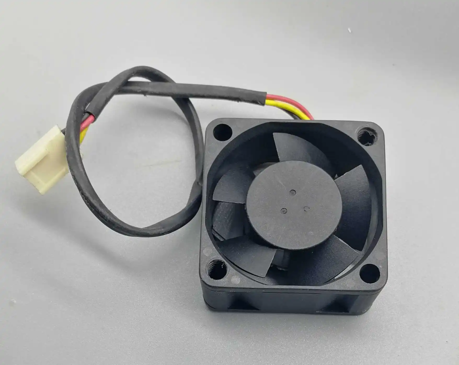 

EB40201SX-D010-C99 12V 1.44W 4020 4cm Mute Chassis Fan 40*40 * 20MM