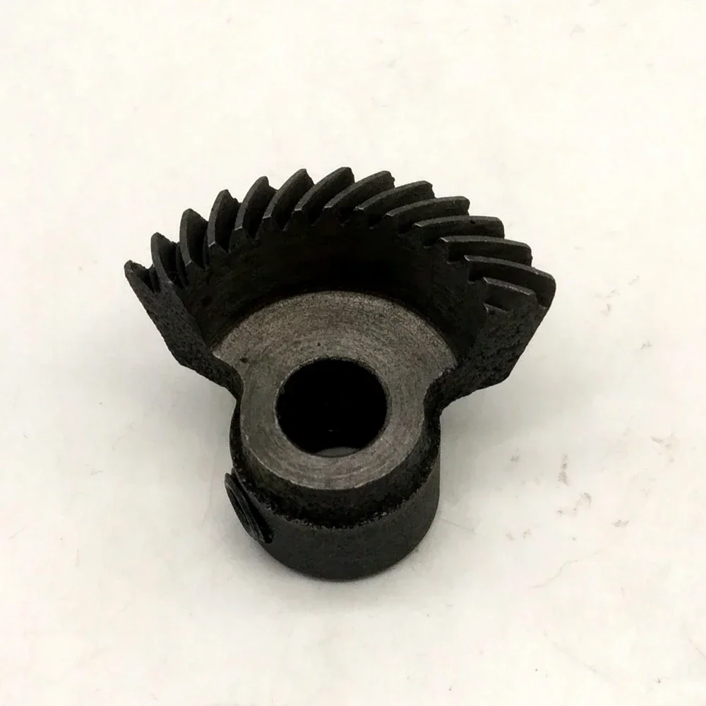 

Шестерня нижнего вала # В 620073000 Для швейной машины Singer 1725, 1748, 3116, 8275.