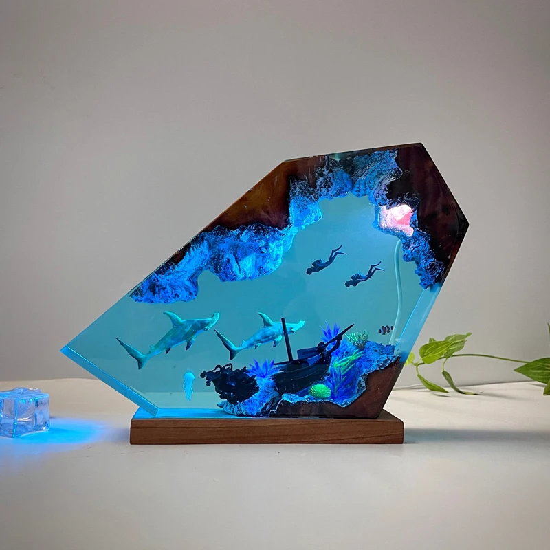 Lámpara de decoración de arte creactivo, luz de mesa de resina de organismo del mundo marino, tiburón hundido, barco, buzos, tema de luz nocturna, carga USB