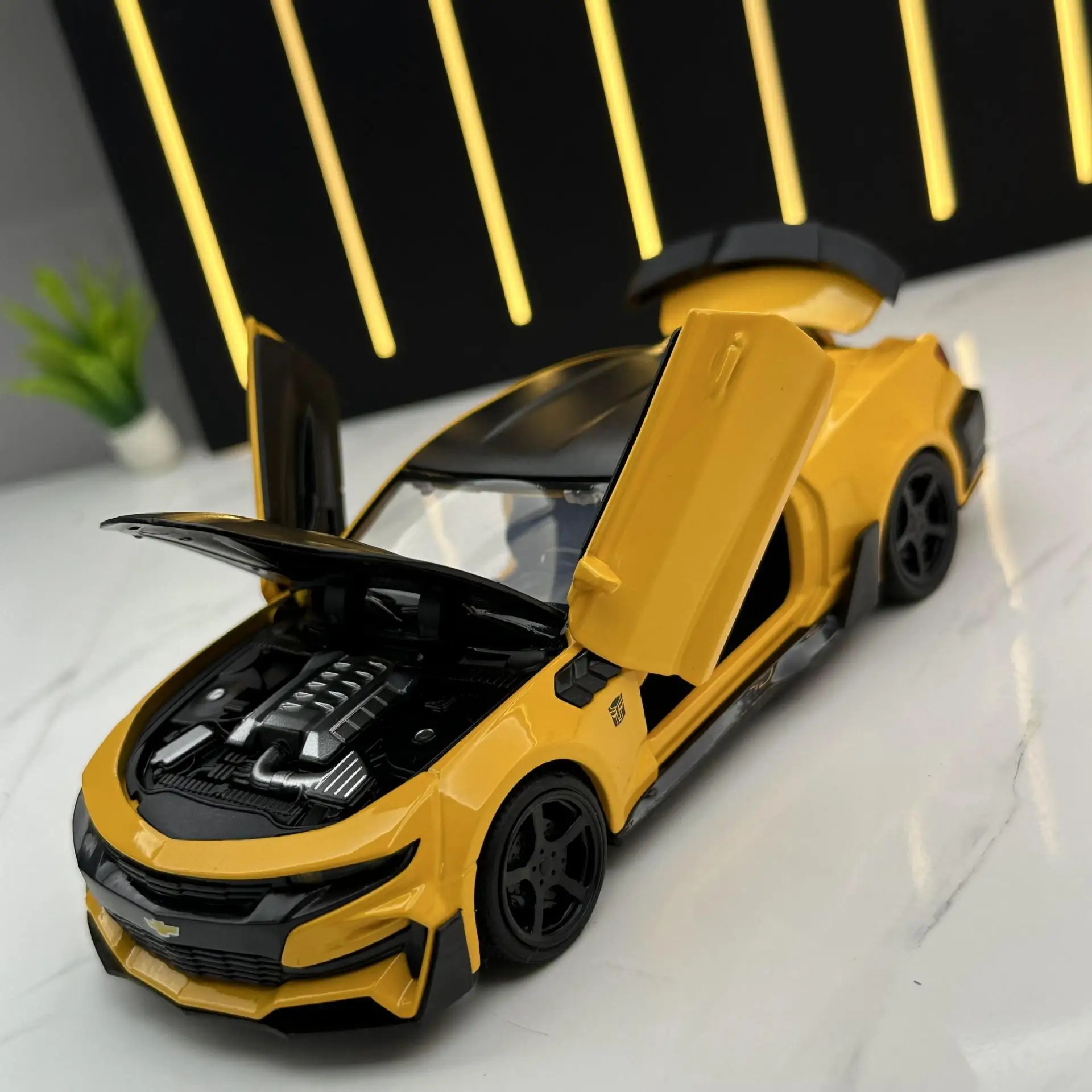 

1:32 Camaro Muscle спортивный автомобиль из сплава, литой под давлением миниатюрные суперкарты, звуковой свет, двери с открытым отверстием для детей, подарки