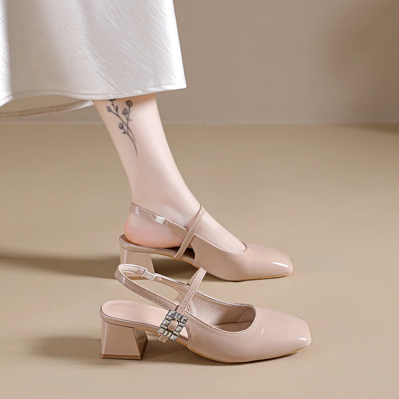 Fashionable retro women's sandals, summer square-toe Mary Jane shoes, casual with dresses. Comfortable chunky heel sandals
